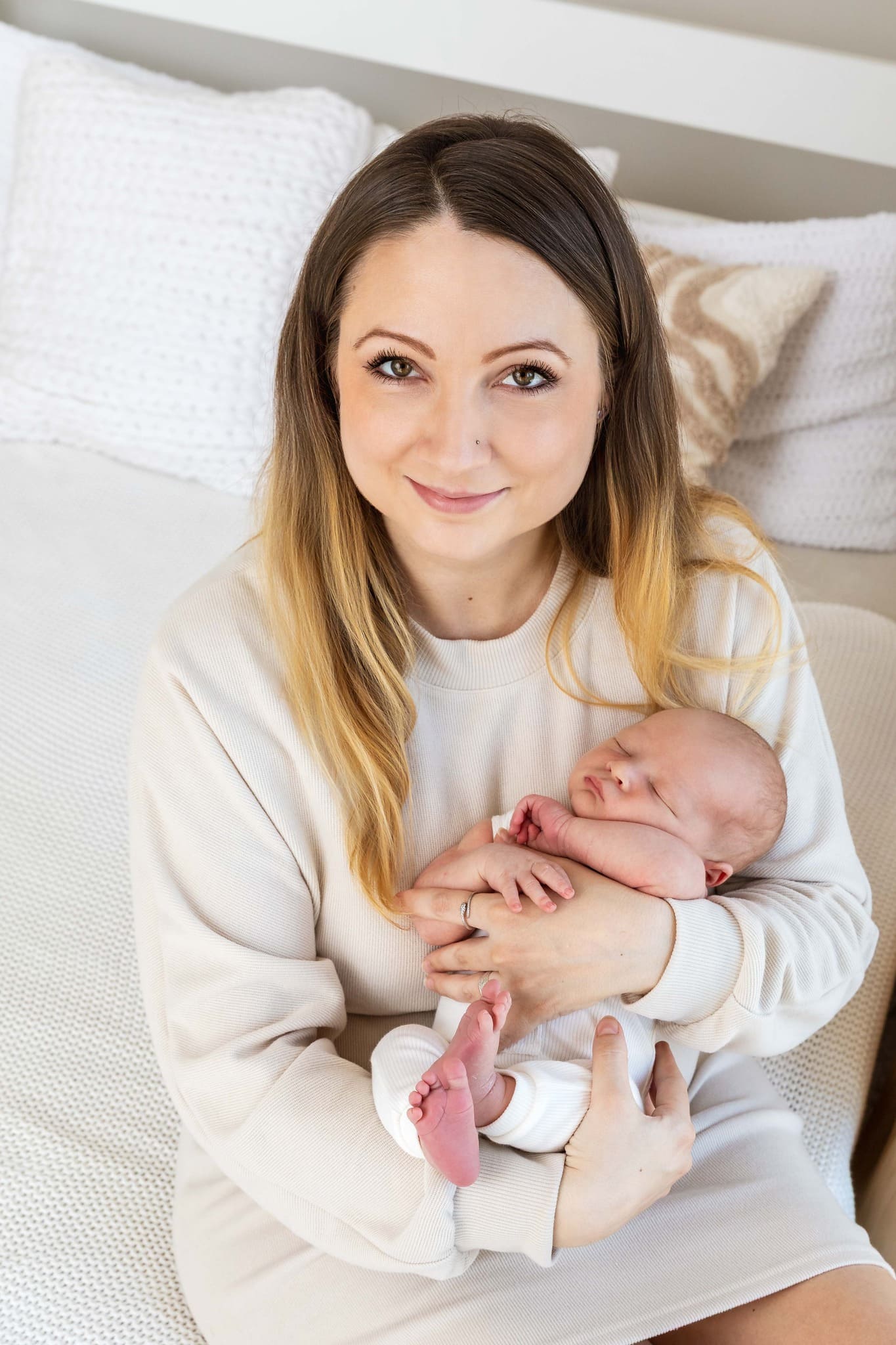 Tatínek a miminko v náručí, newborn Brno