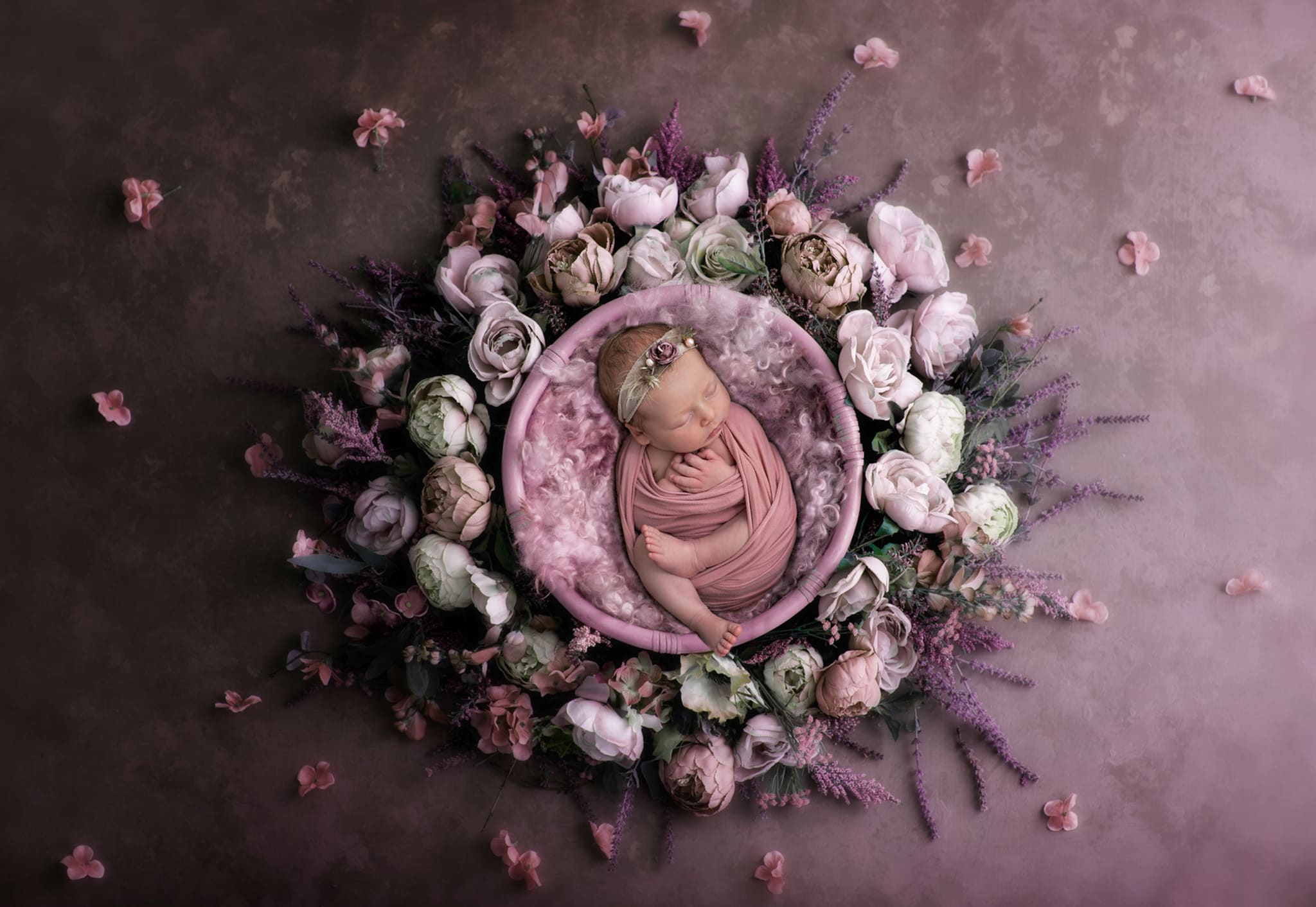Newborn focení v ateliéru Čechyně u Brna, spící miminko