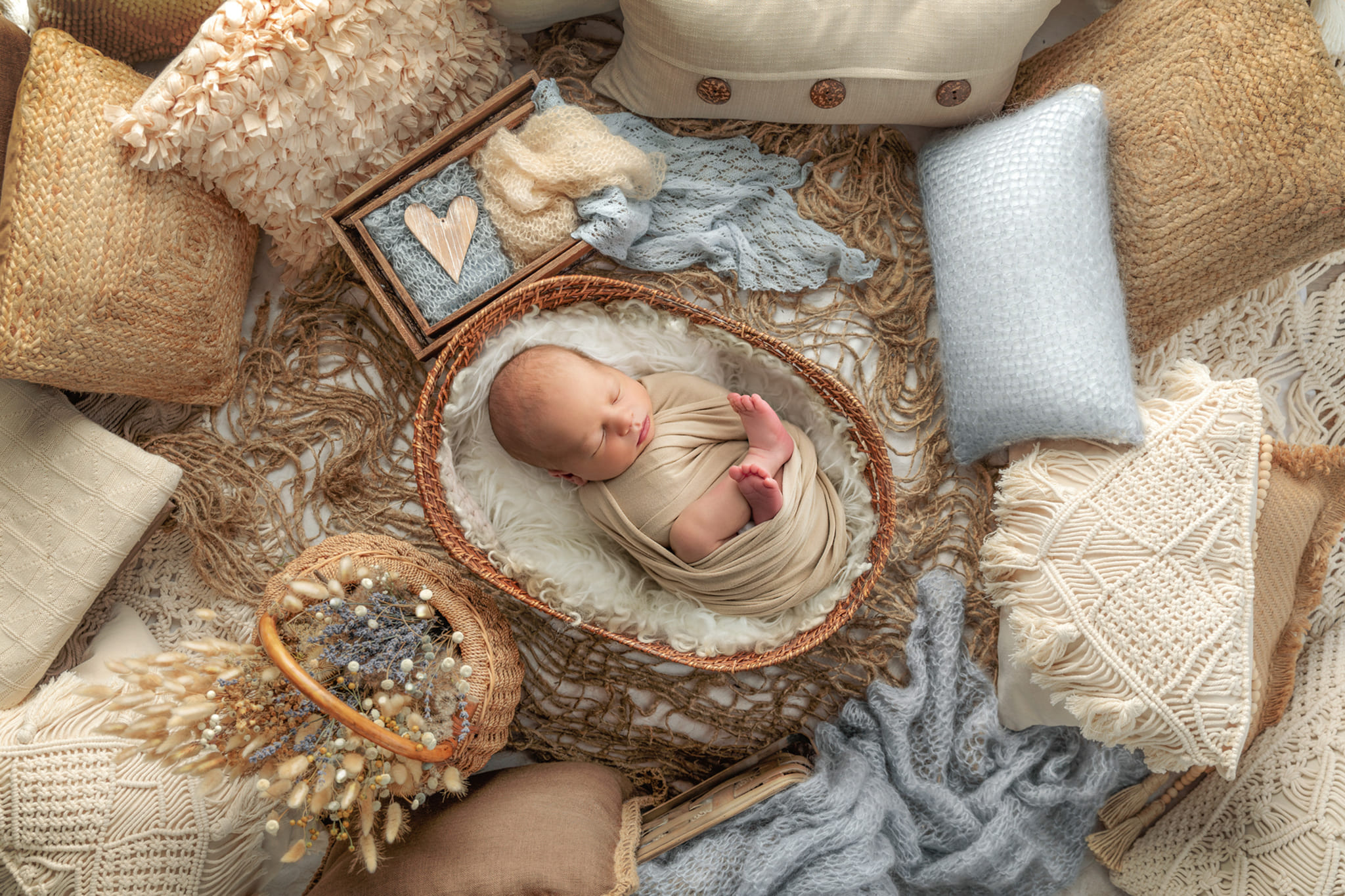 Capart v jemném oblečku, newborn focení Brno