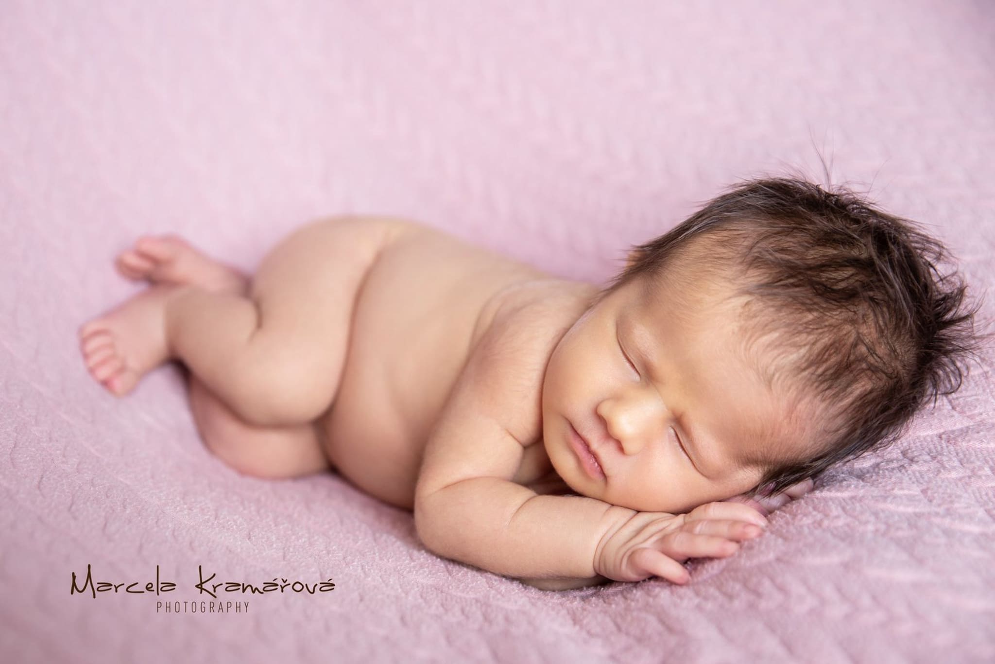 Tatínek a miminko v náručí, newborn Brno