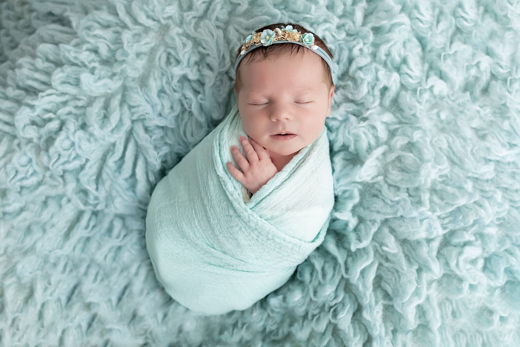 Tatínek a miminko v náručí, newborn Brno